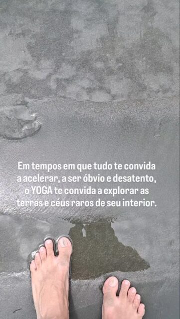 Em tempos em que tudo te convida a acelerar, a ser óbvio e desatento, o YOGA te convida a explorar as terras e céus raros de seu interior.
Aulas pela manhã e a noite, na Martim de Sá.